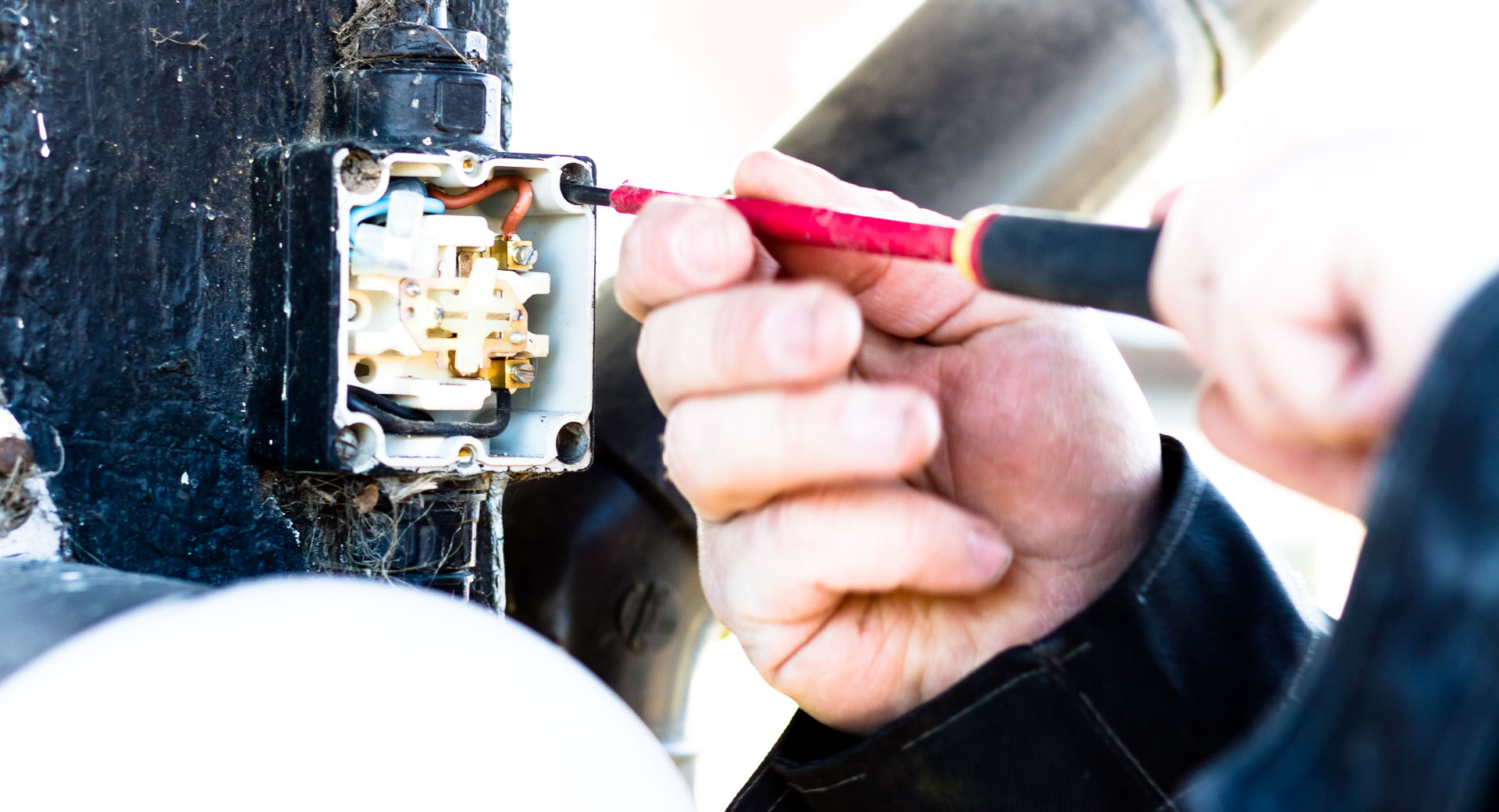 Dejligt, at I er kommet her forbi bloggen i dag. Det skal handle om en mega dygtig Elektriker i Valby, som jeg har opdaget efter at være flyttet hjem til Danmark igen.